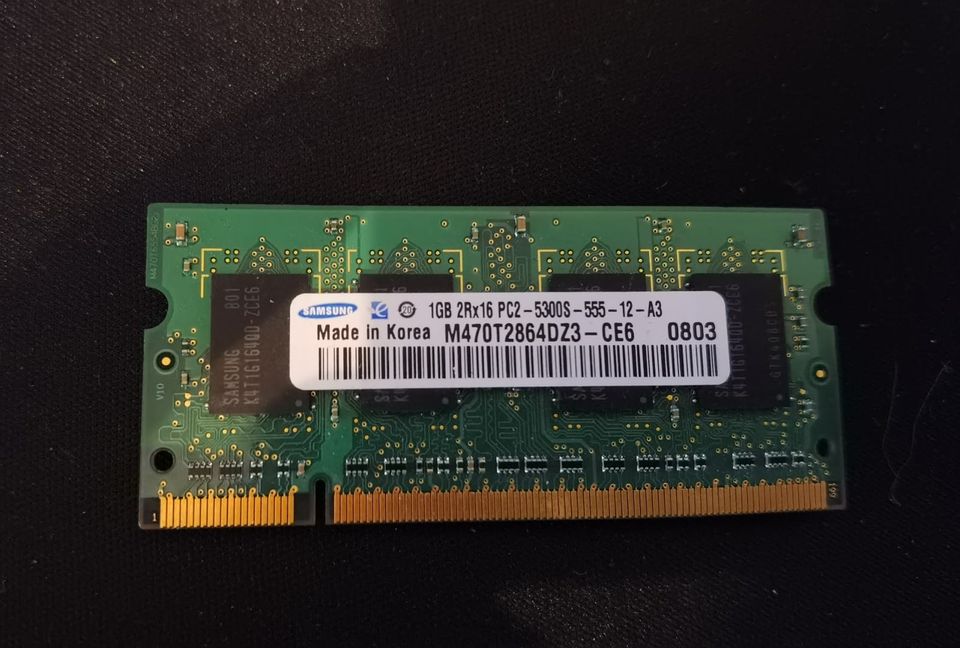 Samsung 1GB DDR2 M470T2864DZ3-CE6