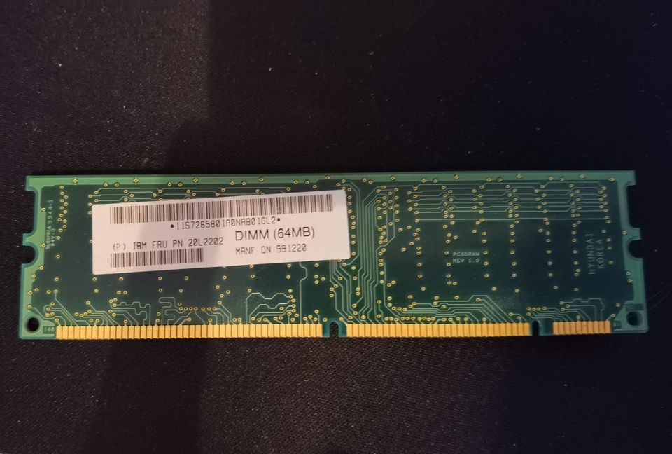 IBM RAM 64 MB DIMM -merkkinen muisti