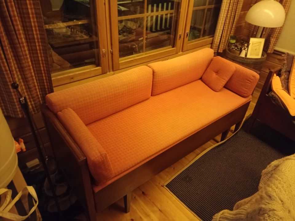 Talonpoikais sohva/sänky