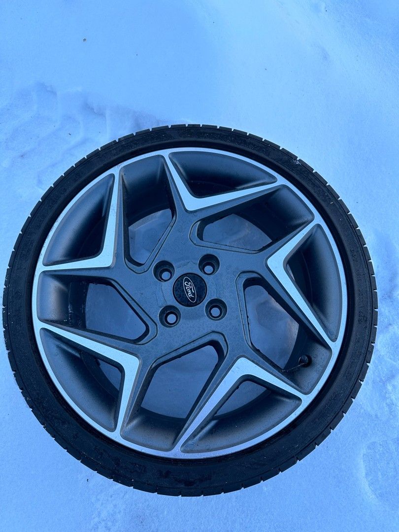 Ford Fiesta ST Vanteet ja renkaat