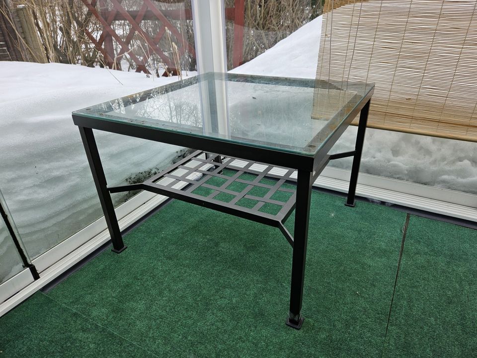 Square glass coffee table indoor/outdoor