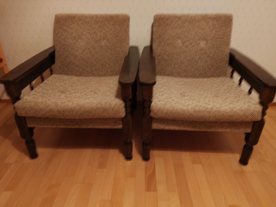 Kaksi nojatuolia