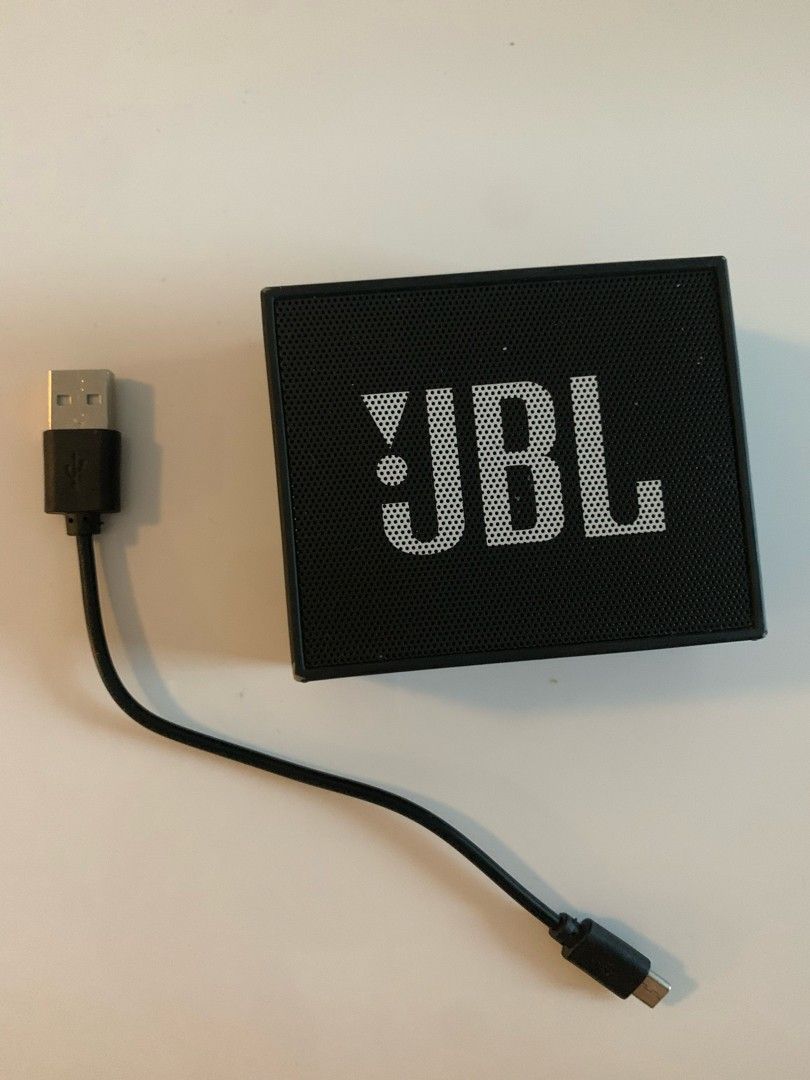 JBL Go kaiutin + USB