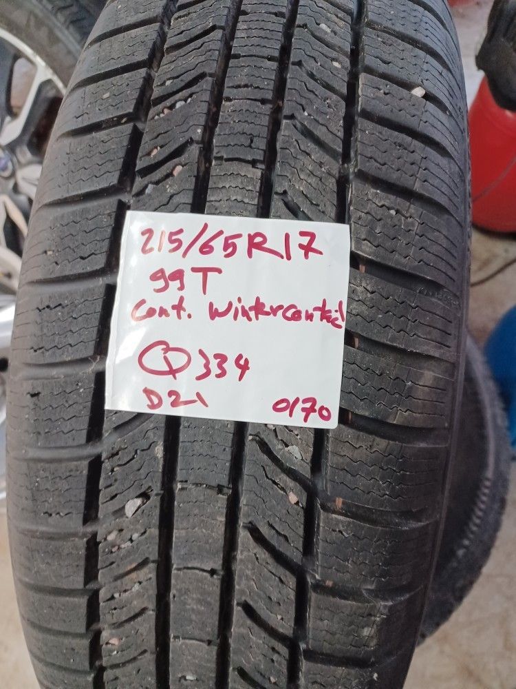 Kitkarenkaat 215/65R17 continental Q334