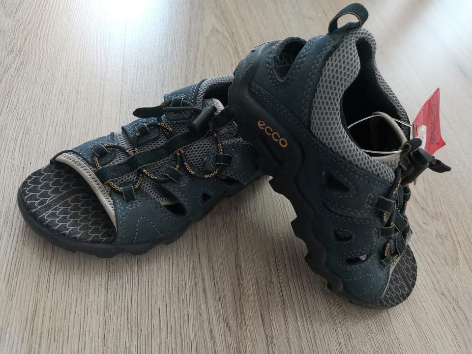 Uudet Ecco sandaalit, nahkaa, 30