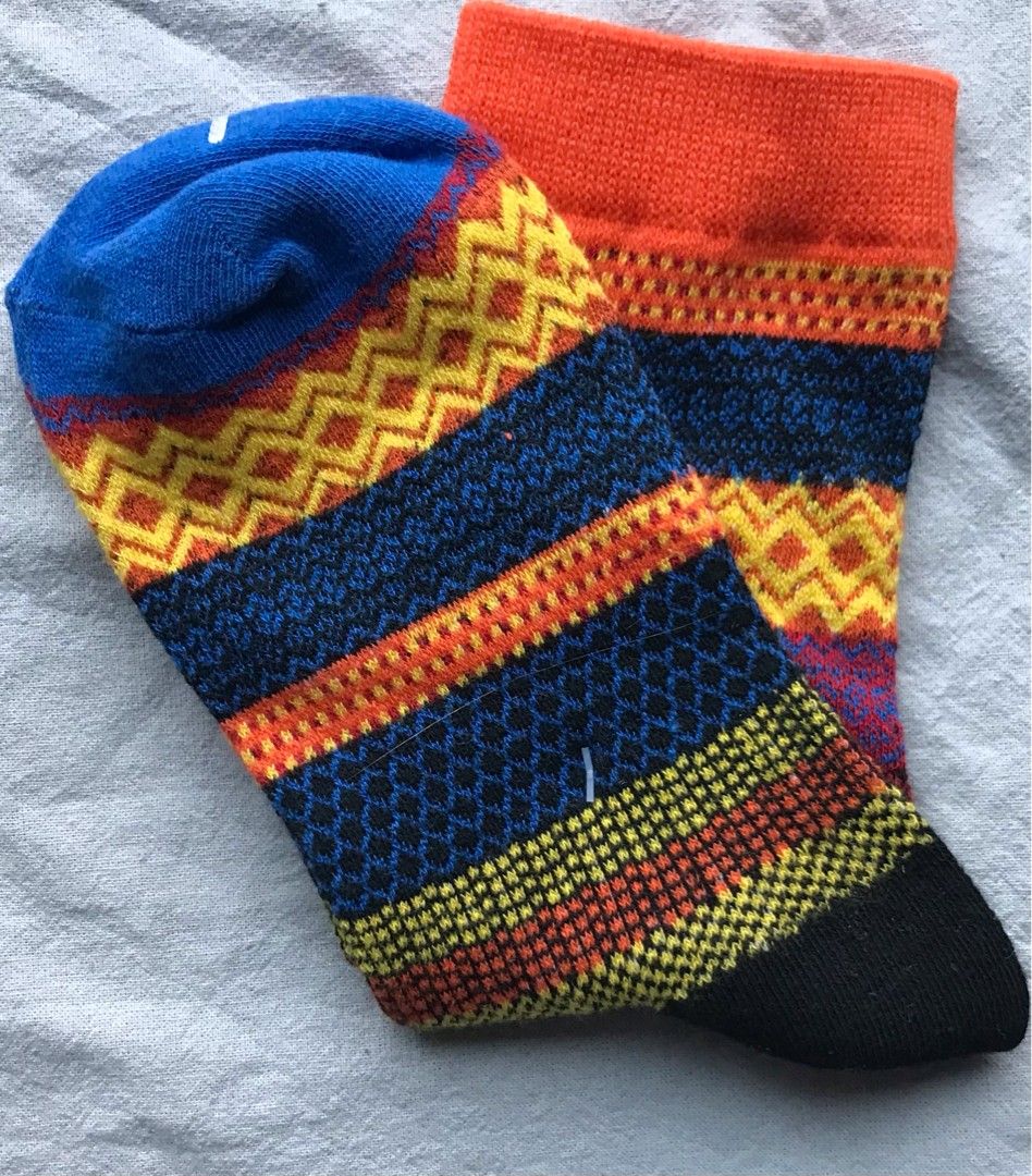 Uudet värikkäät kuviolliset sukat
