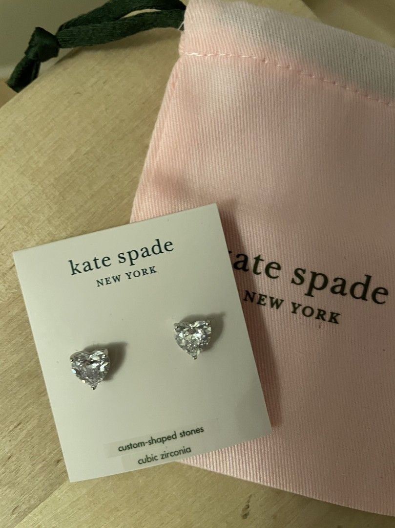 Kate Spade sydänkorvakorut