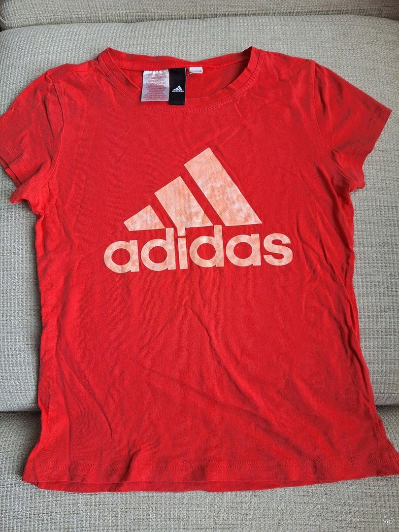 Adidas t-paita koko 158/164