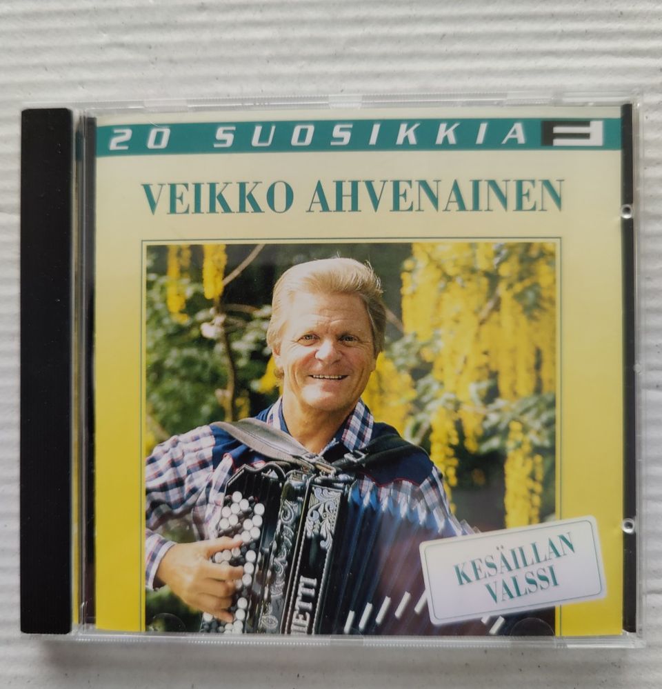 CD Veikko Ahvenainen/Kesäillan valssi