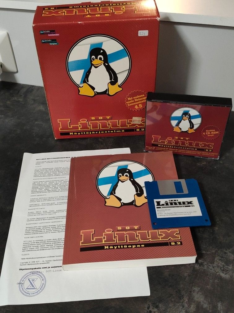Linux 5.2 myyntiaketti (käyttöopas, korppu, CD:t)