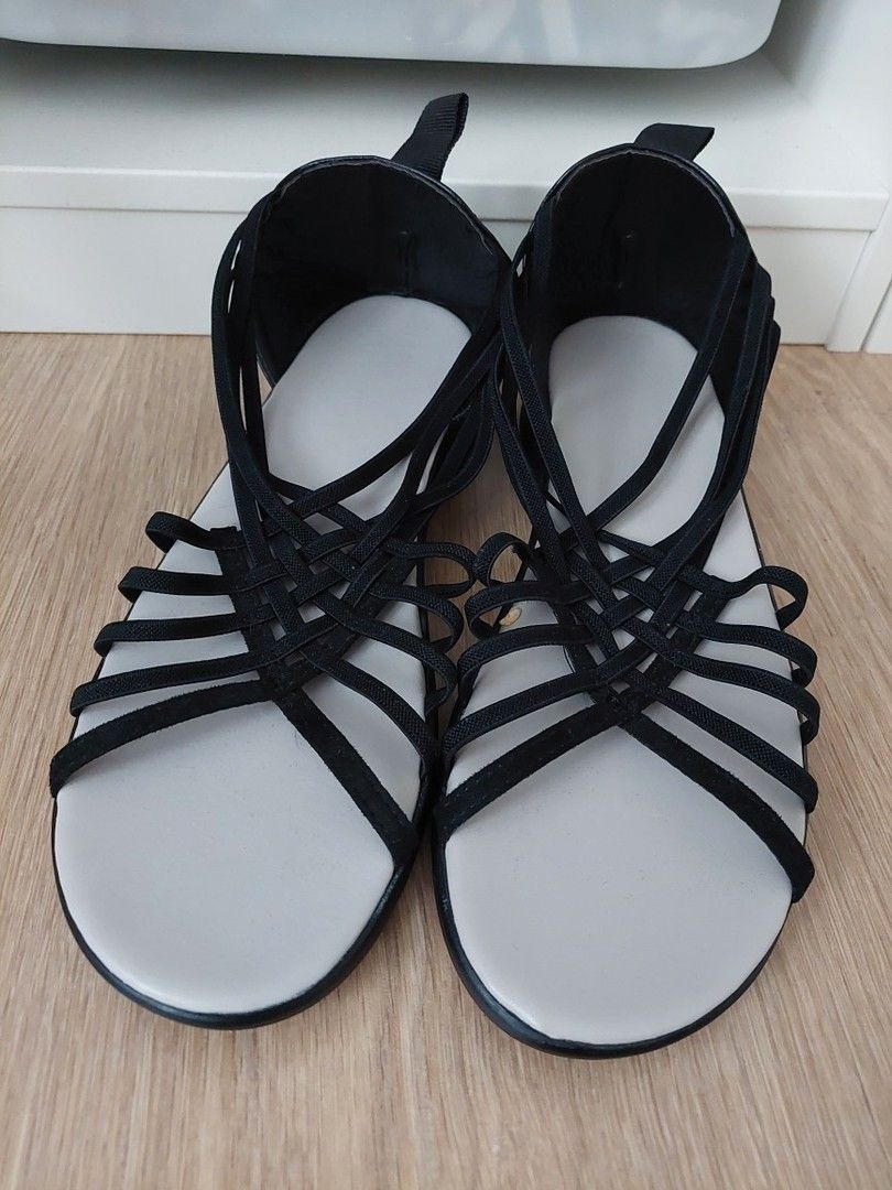 Naisten sandaalit