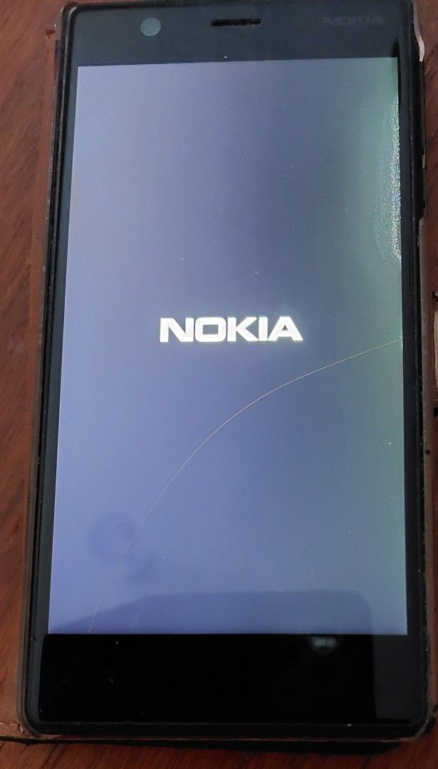 Nokia 3, älypuhelin ja lompakkokotelo