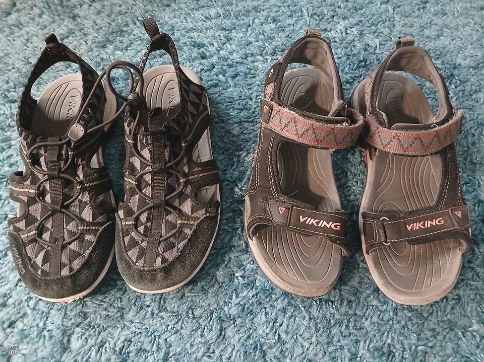 Kahdet Viking sandaalit