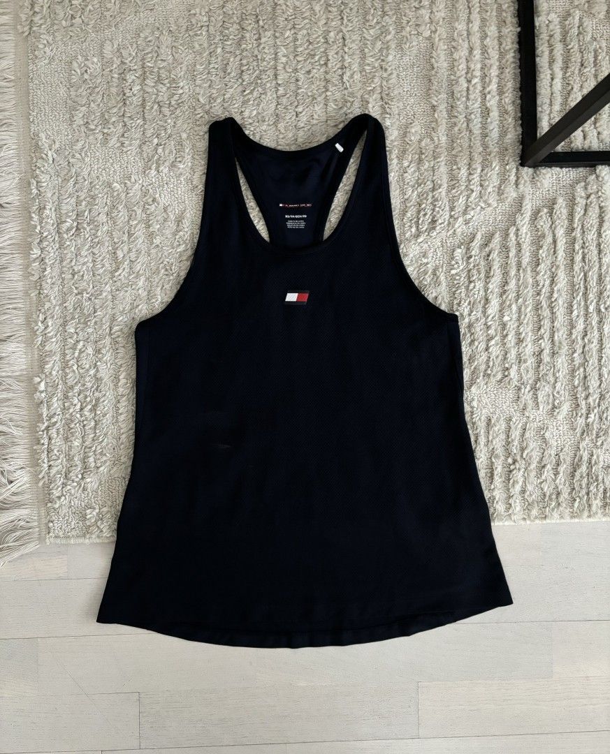 Tommy Hilfiger treenitoppi, koko xs/s