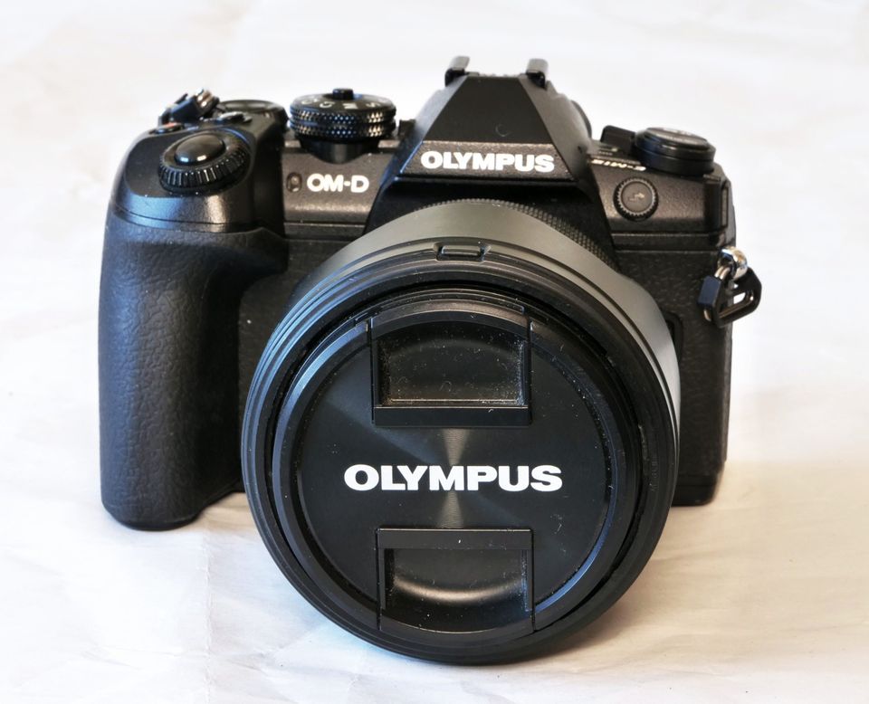 == Olympus OM-D E-M1 Mark II -kamera ja M.Zuiko 12-40mm objektiivi