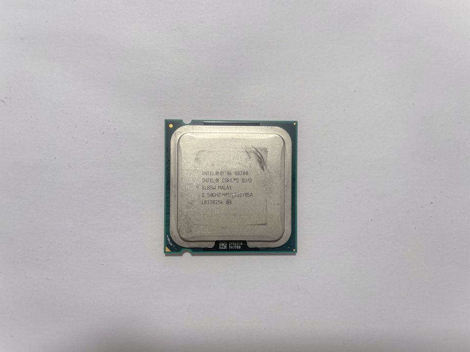 Intel LGA775 - Q8300 4 ydintä