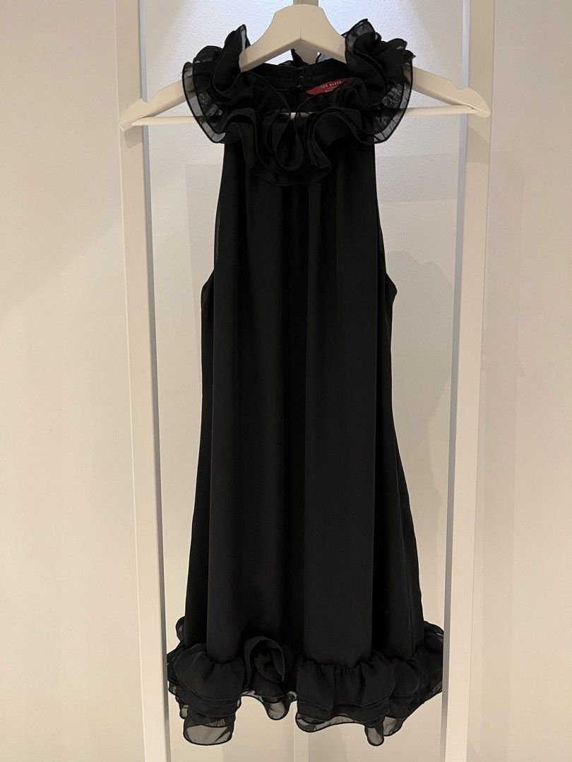 Ted Baker tyylikäs musta mekko, koko 3