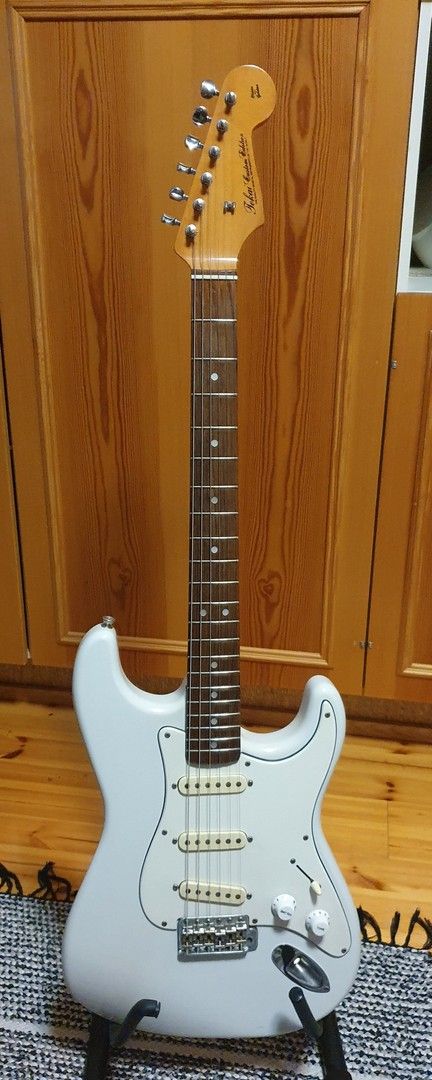 Tokai Stratocaster -80 luvulta.