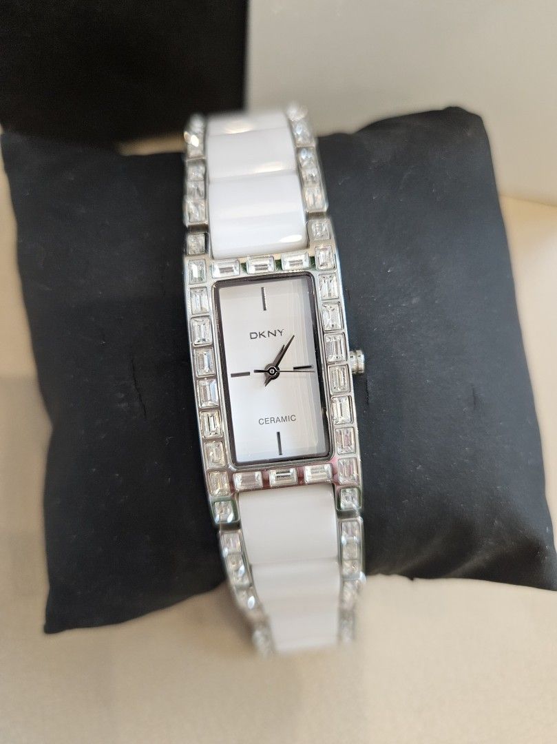 DKNY naisten valkoinen keraaminen kello