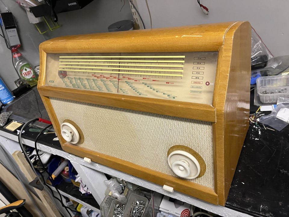 Harvinainen putkiradio Asea V-186