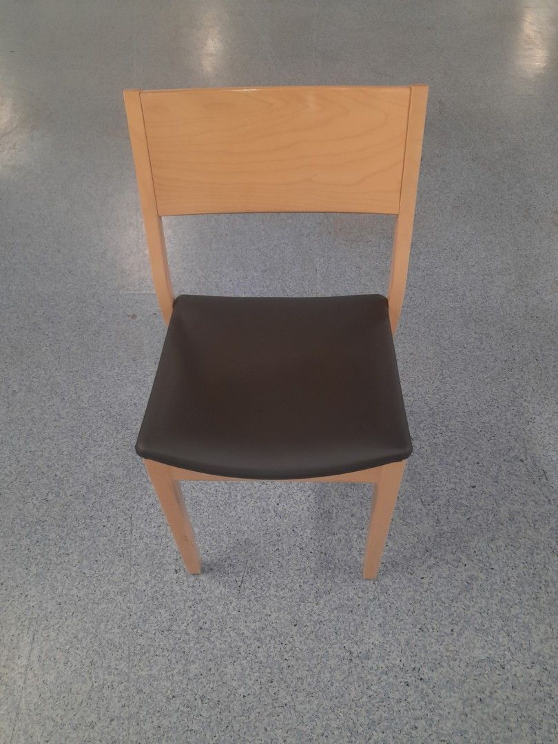 20 kpl EFG:n tuoleja ruskealla keinonahalla