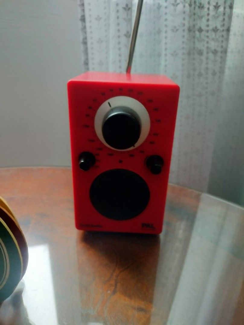 Tivoli Audio PAL punainen