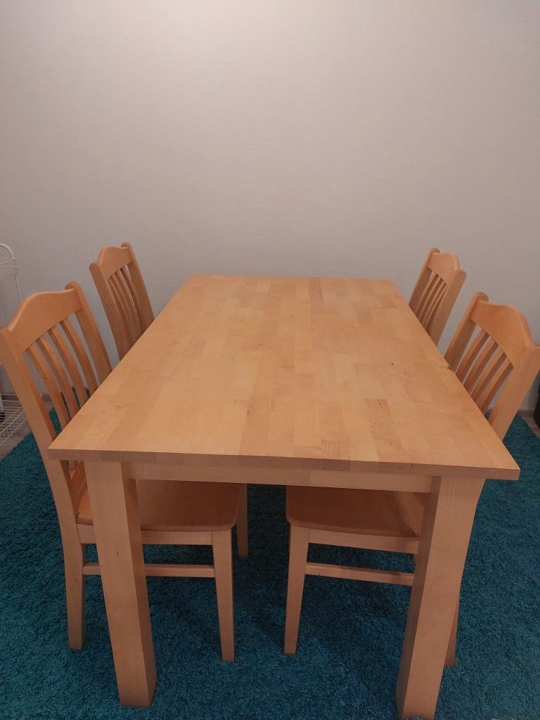 Puinen keittiönpöytä+4 tuolia