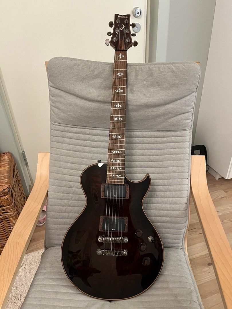 Ibanez ART500 DVS sähkökitara