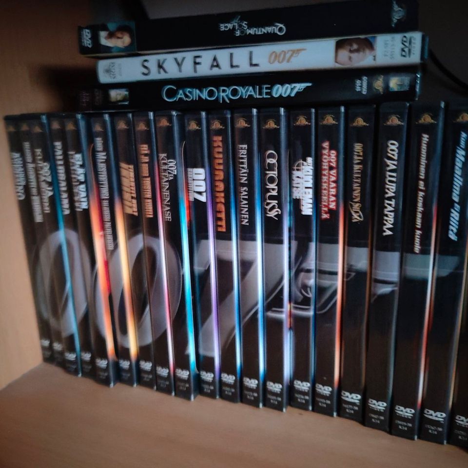 Bond elokuvat DVD kokoelma