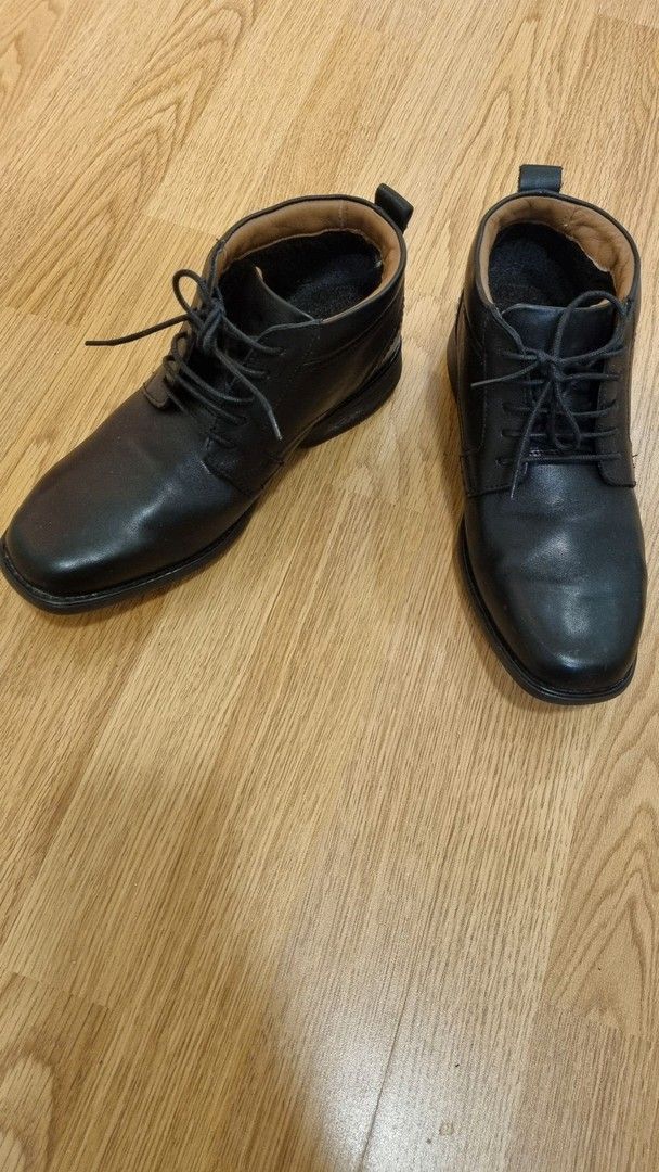 Miesten mustat kengät 40