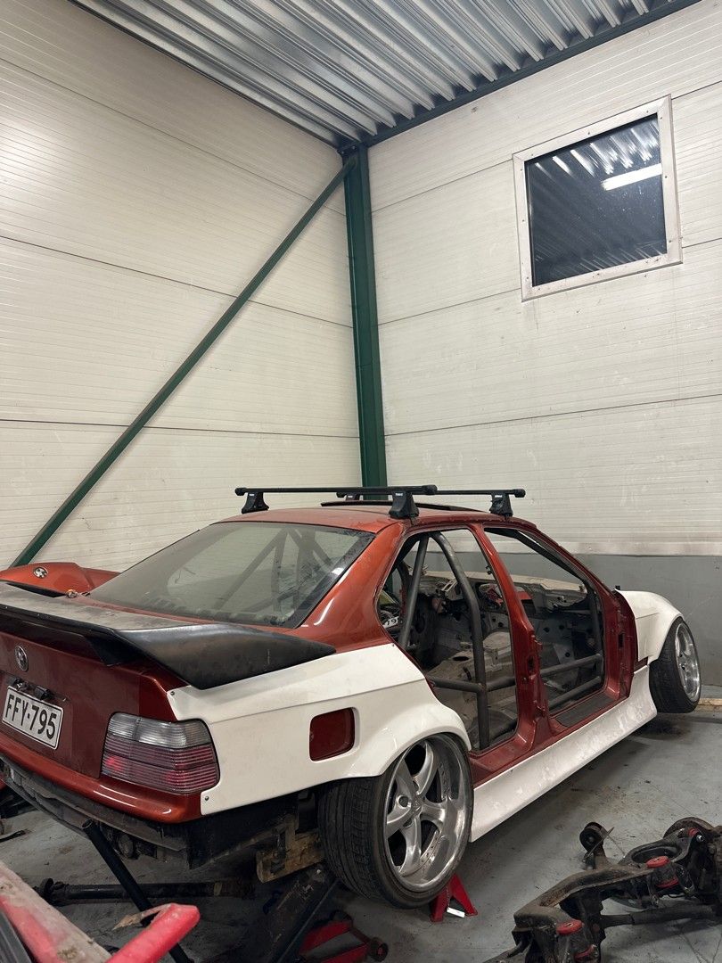 E36 kattokaiteet