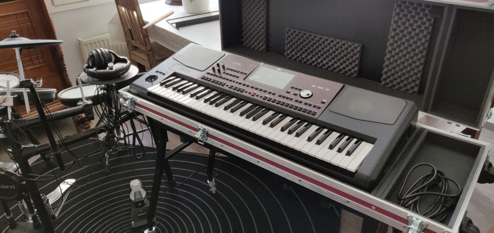 Korg Pa700