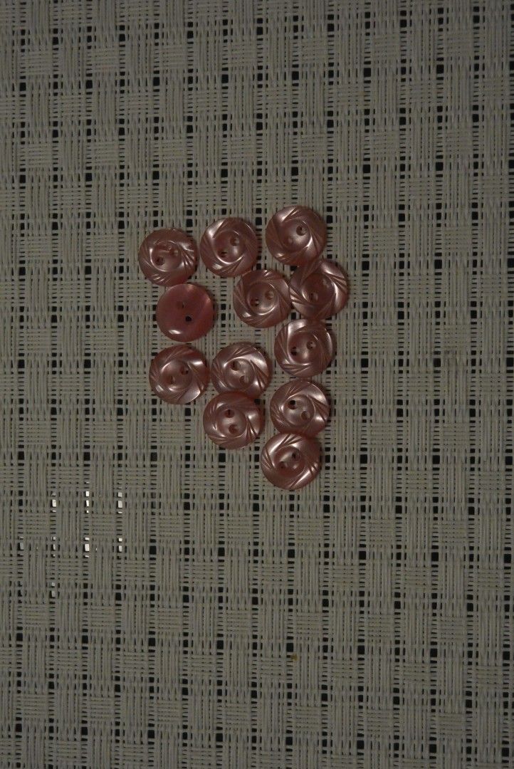 Vaalenapunainen nappi, 12 kpl, halkaisija 1,2 cm