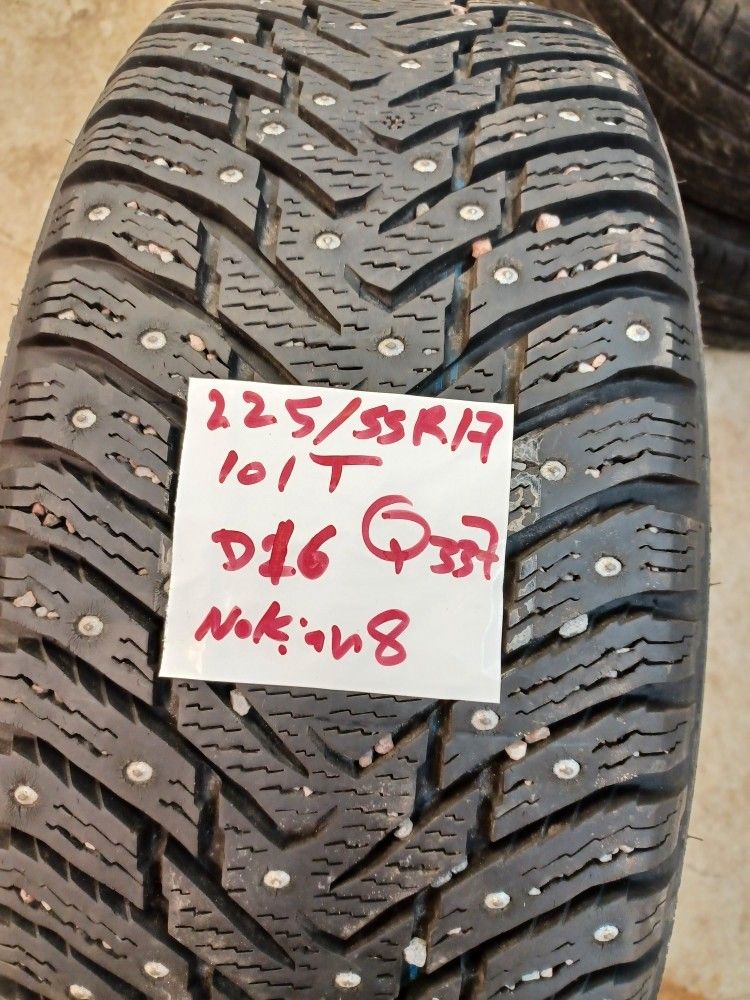 Nastarenkaat 225/55R17 nokian