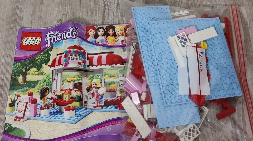 Lego friends puistokahvila + joulukalenteri