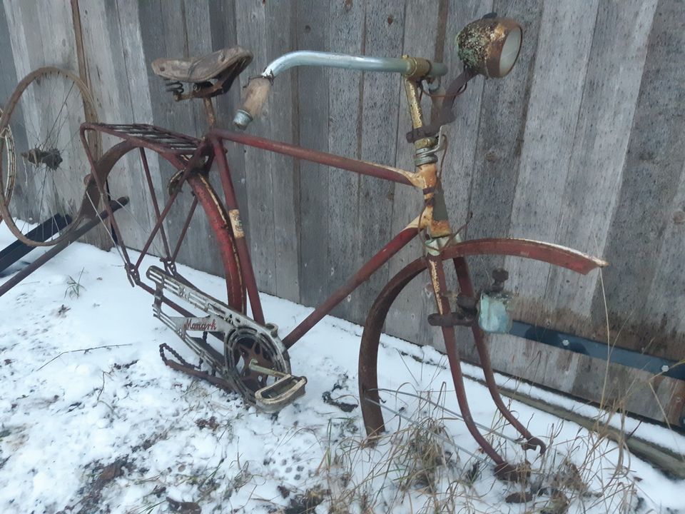Antiikkinen Monark polkupyörä