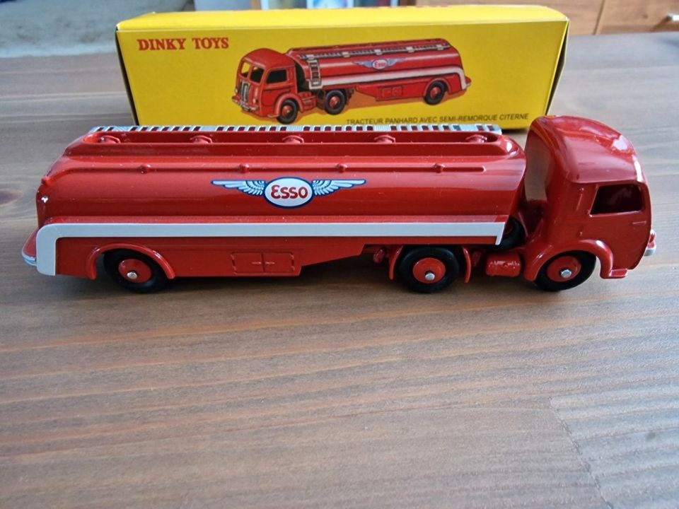 Dinky toys Panhard Movic Esso-säiliöauto