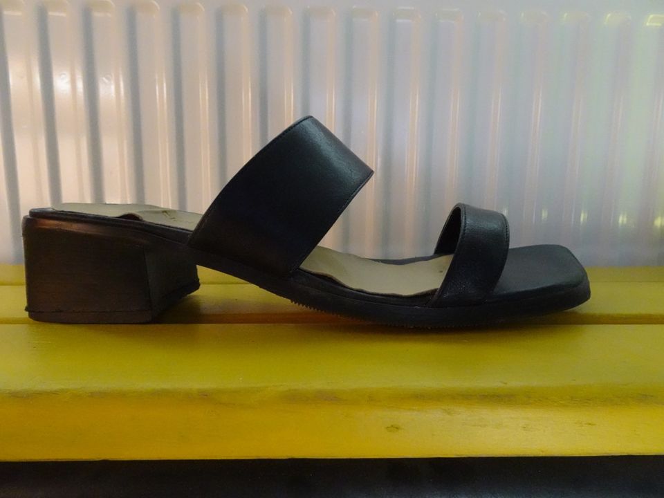 Claiborne-merkkiset sandaalit