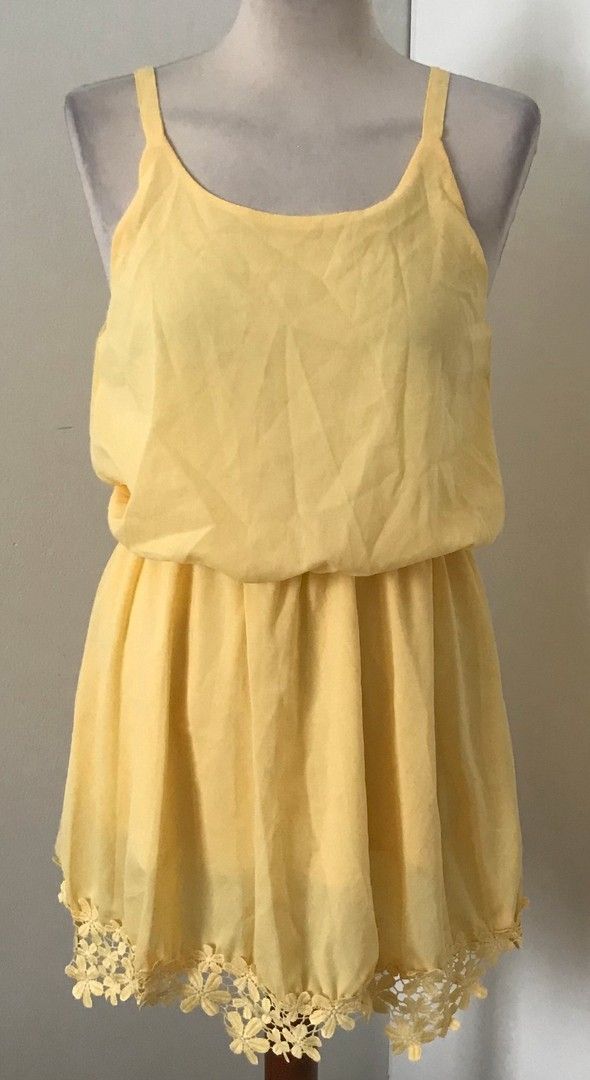 Uusi keltainen lyhyt mekko