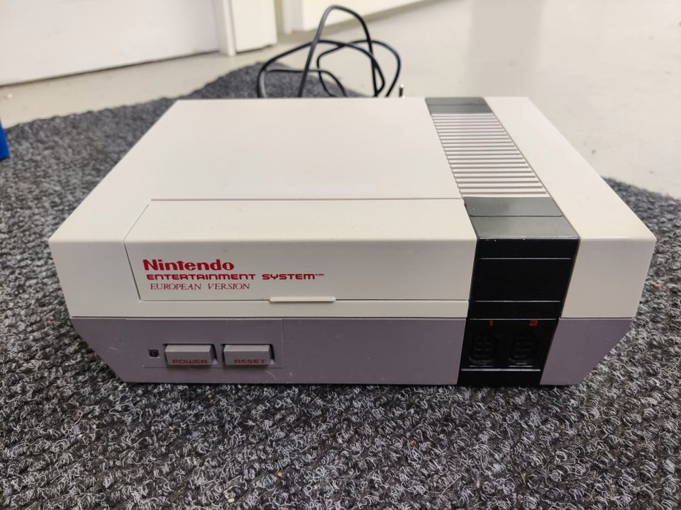 Nintendo 8-bit NES konsoli