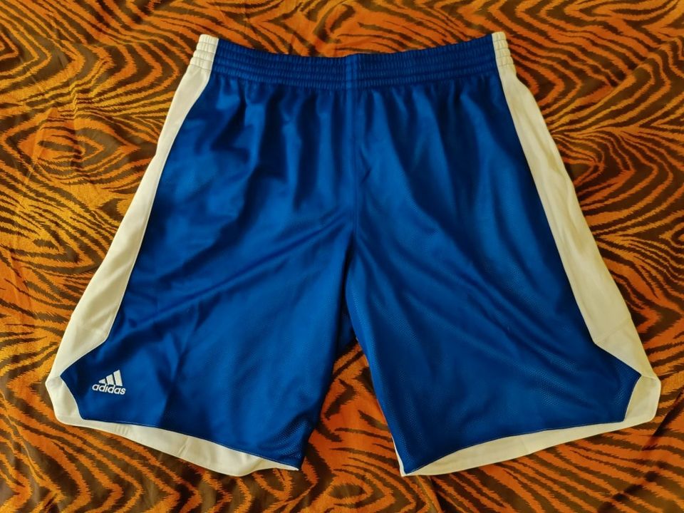 Adidas shortsit xl