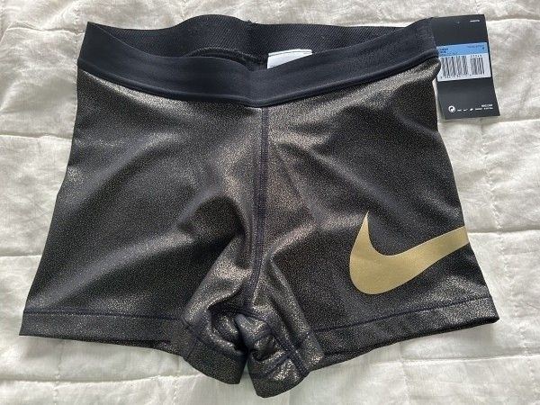 Nike treenishortsit, uudet