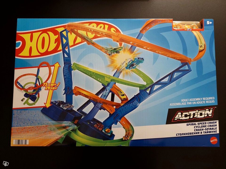 UUSI Hot Wheels autorata autolla + 3 kpl vapaavalintaista autoa