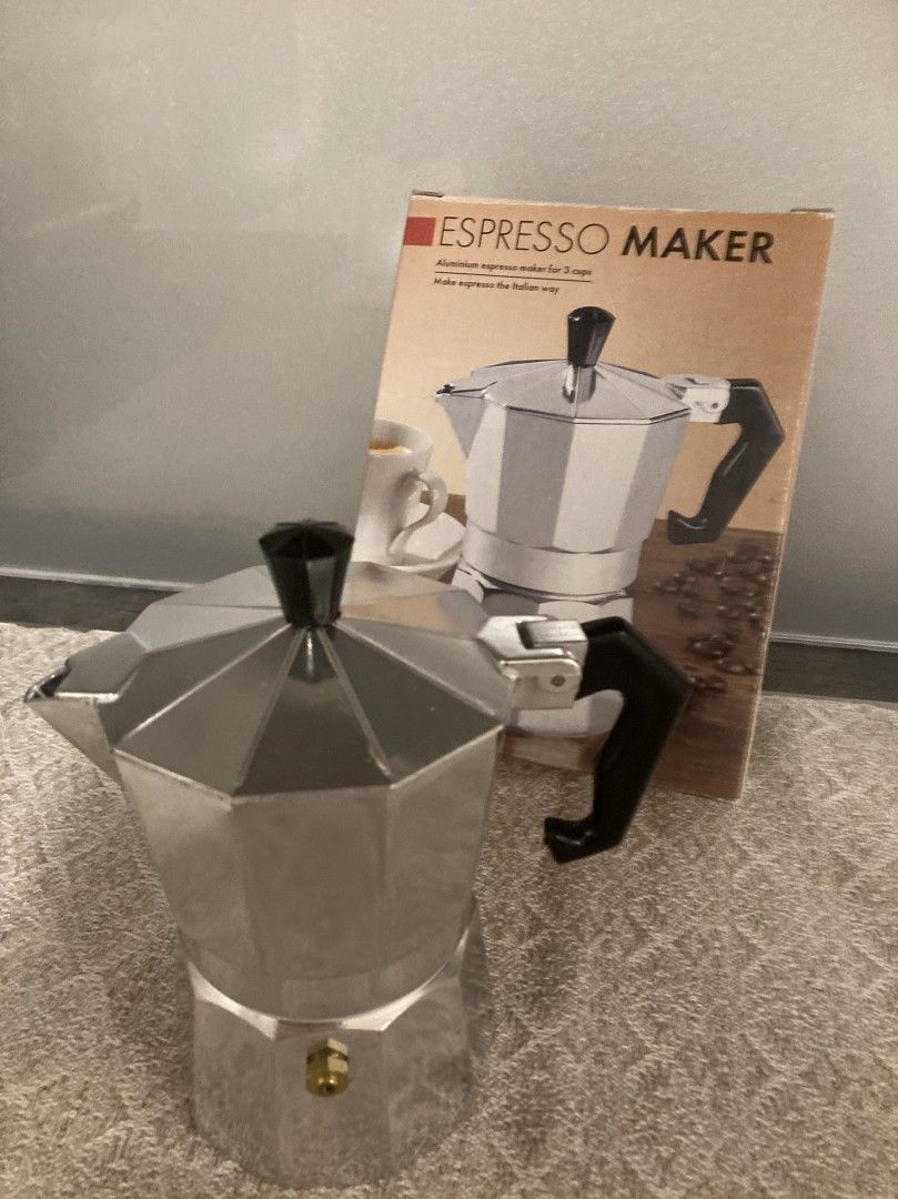 Espresso maker for 3 cups