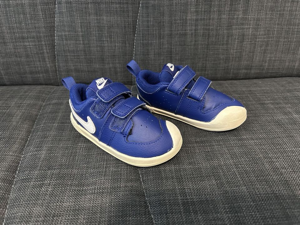 Kengät Nike. 23,5