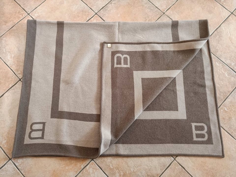 Balmuir B-logo viltti ja tyyny