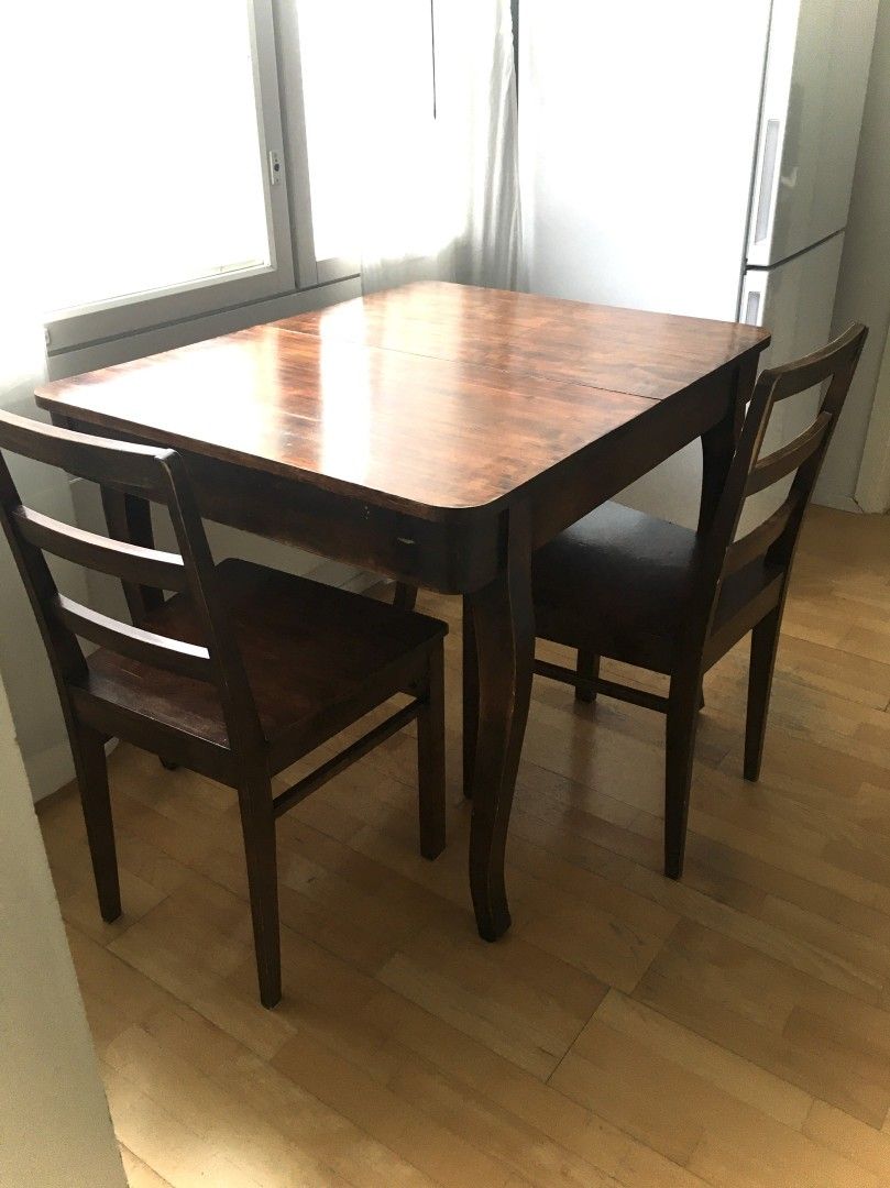 Vanha jatkettava pöytä ja 2 tuolia