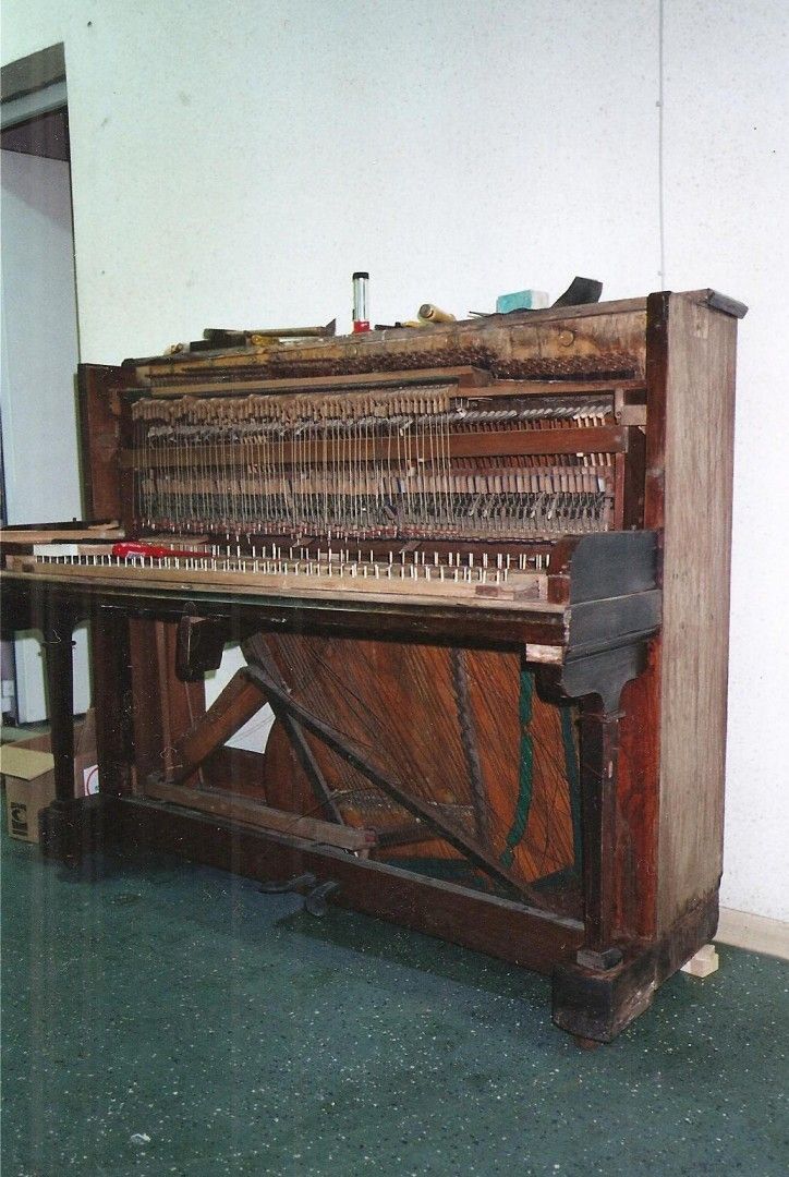 Piano Angerscheidt a Paris 1853, varaosat, puutavara, työkalut, kirjat