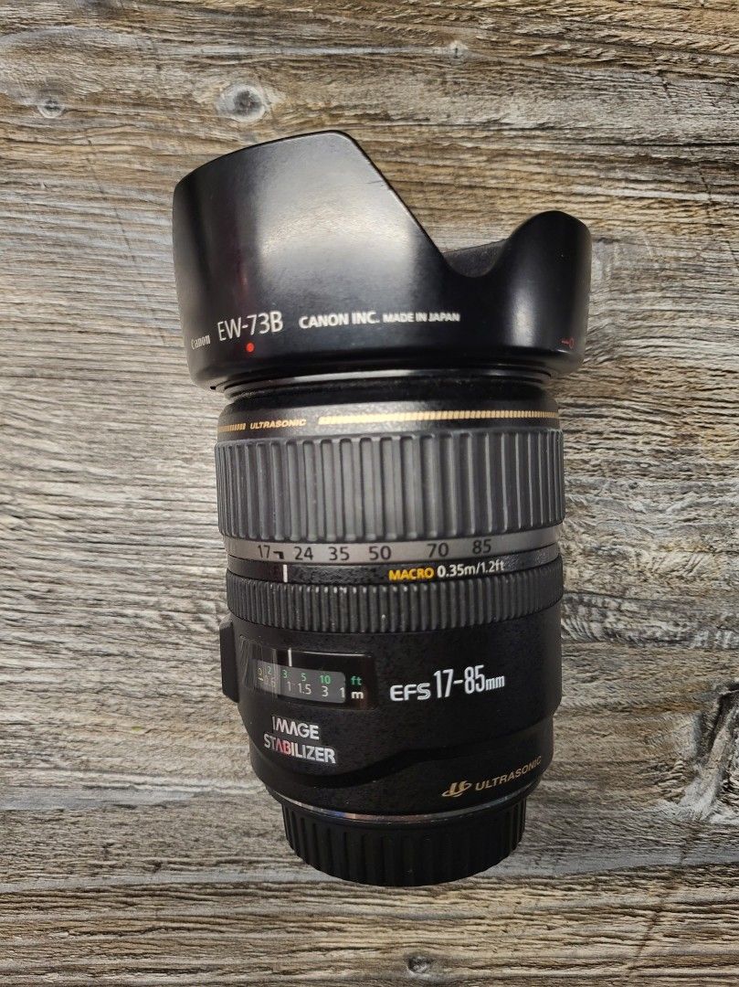 Canon Objektiivi EF-S 17-85mm f/4-5.6 vakaajalla +