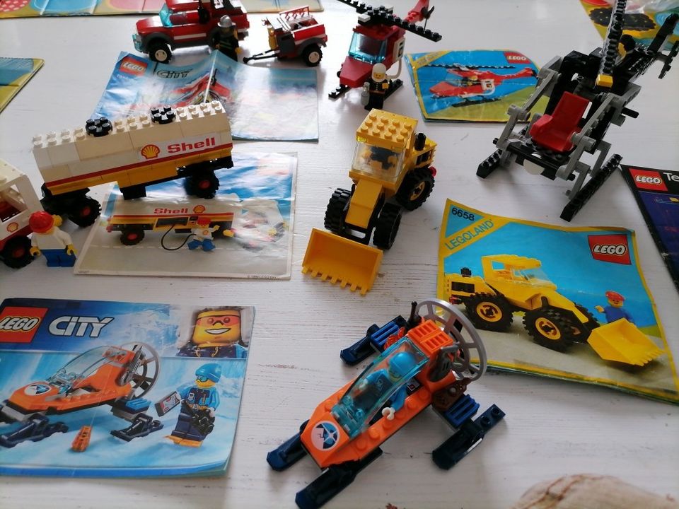Lego settejä. Palo, kaivuri, helikopteri